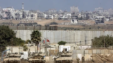 Tanques israelíes Merkava vigilan la frontera con Gaza, en una imagen de archivo.
