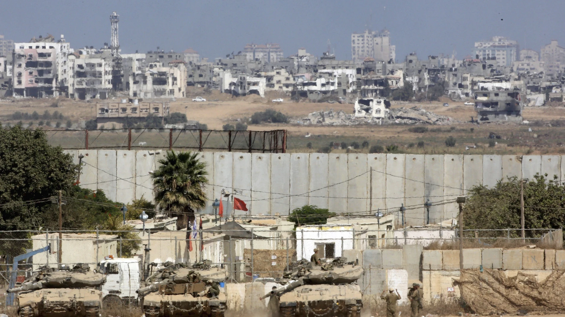 Tanques israelíes Merkava vigilan la frontera con Gaza, en una imagen de archivo.