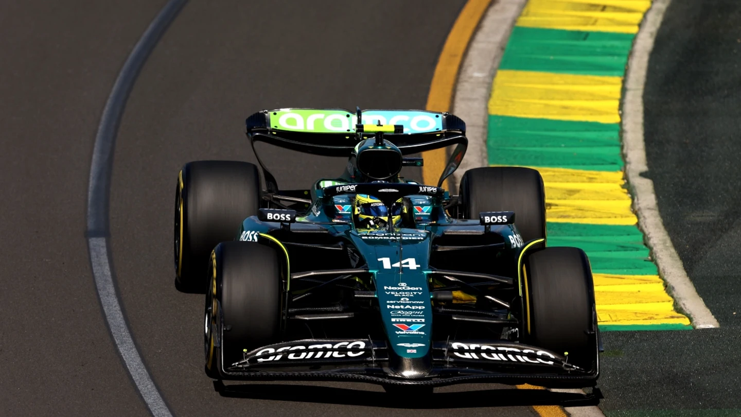Fernando Alonso, con el AMR24 Fernando Alonso, con el AMR24