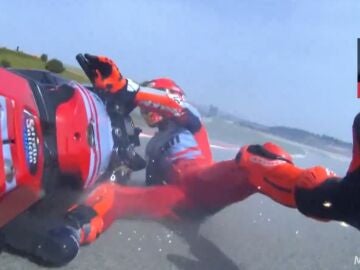 Marc M&aacute;rquez, al suelo