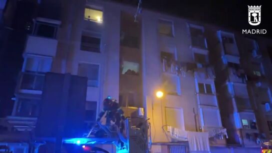 Dos heridos graves en el incendio de un edificio en el distrito madrile&ntilde;o de San Blas
