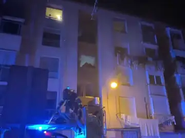 Dos heridos graves en el incendio de un edificio en el distrito madrileño de San Blas