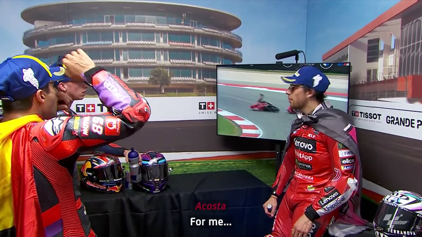 La épica reacción de Jorge Martín al ver el toque entre Márquez y Bagnaia: "¡Hos***!" La épica reacción de Jorge Martín al ver el toque entre Márquez y Bagnaia: "¡Hos***!"