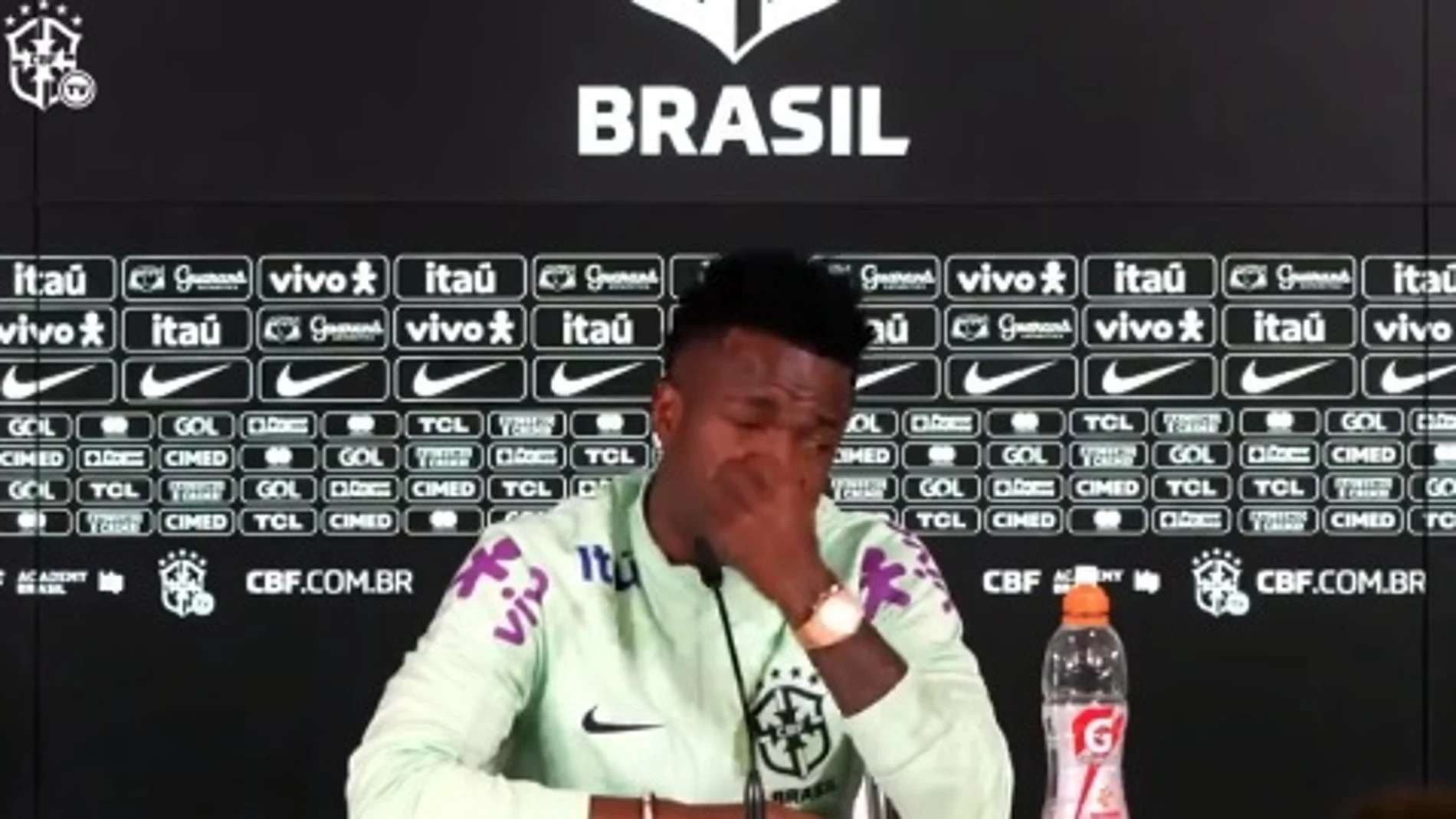 Vinicius rompe a llorar en sala de prensa: &quot;Cada vez tengo menos voluntad de jugar&quot;