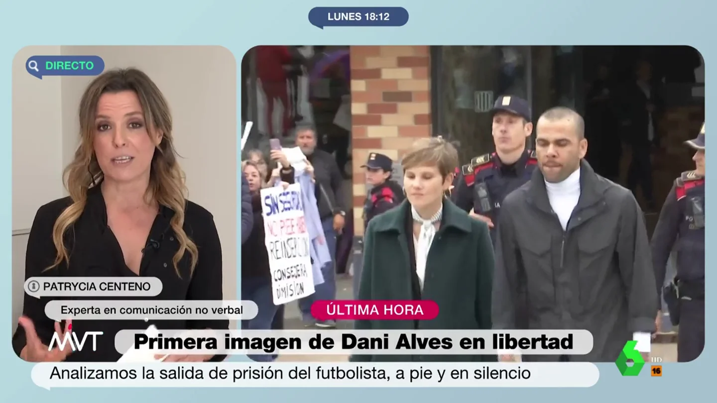 Patrycia Centeno analiza los gestos de Dani Alves a su salida de prisión: "Transmite una actitud desafiante" Patrycia Centeno analiza los gestos de Dani Alves a su salida de prisión: "Transmite una actitud desafiante"