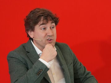El secretario general del PSE-EE y candidato a Lehendakari, Eneko Andueza, durante un acto del PSE-EE, en el Hotel Costa Vasca.