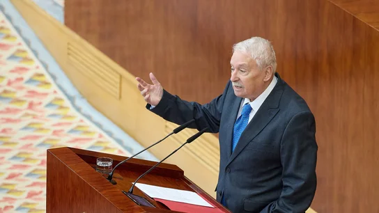 El expresidente de la Comunidad de Madrid Joaquín Leguina interviene durante un pleno extraordinario en la Asamblea de Madrid El expresidente de la Comunidad de Madrid Joaquín Leguina interviene durante un pleno extraordinario en la Asamblea de Madrid