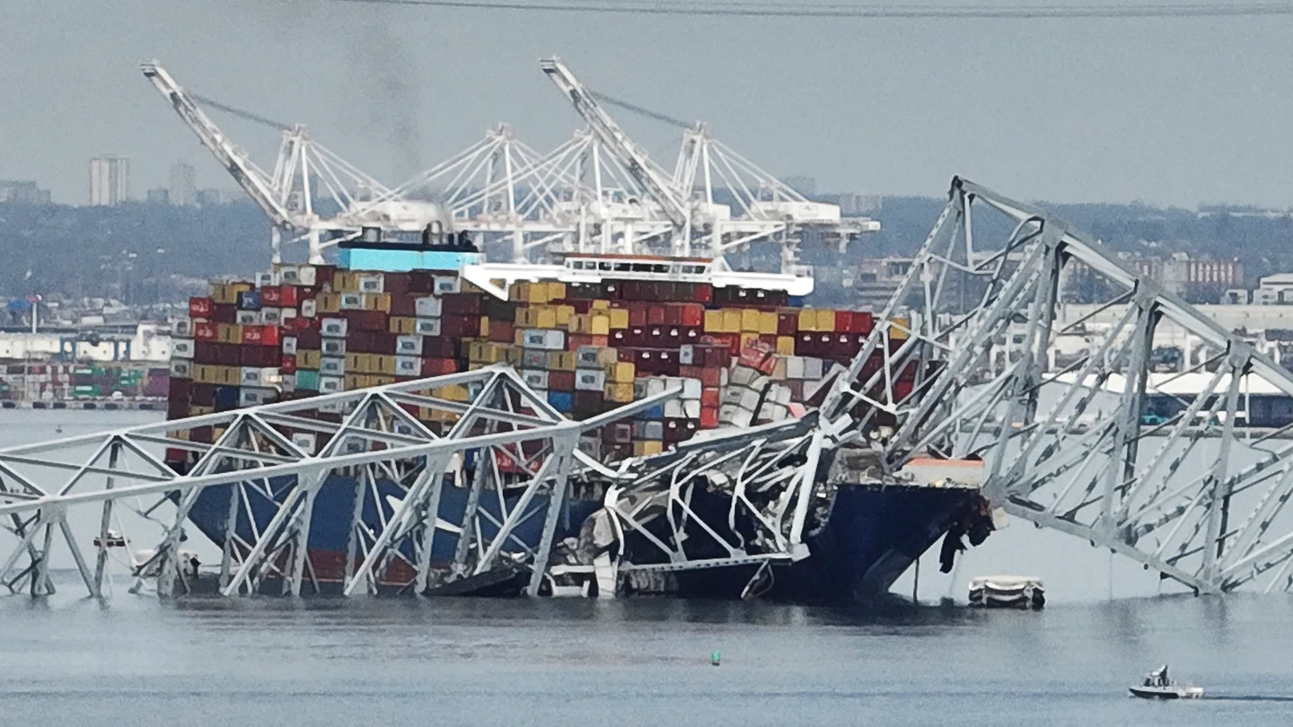 El buque 'Dali', incrustado entre los restos del puente Francis Scott Key de Baltimore El buque 'Dali', incrustado entre los restos del puente Francis Scott Key de Baltimore