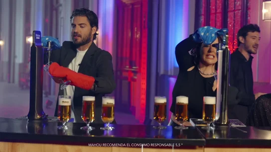 Mario Vaquerizo, Beret, Maxi Iglesias y Ruth Lorenzo aprenden a tirar una cerveza Mario Vaquerizo, Beret, Maxi Iglesias y Ruth Lorenzo aprenden a tirar una cerveza
