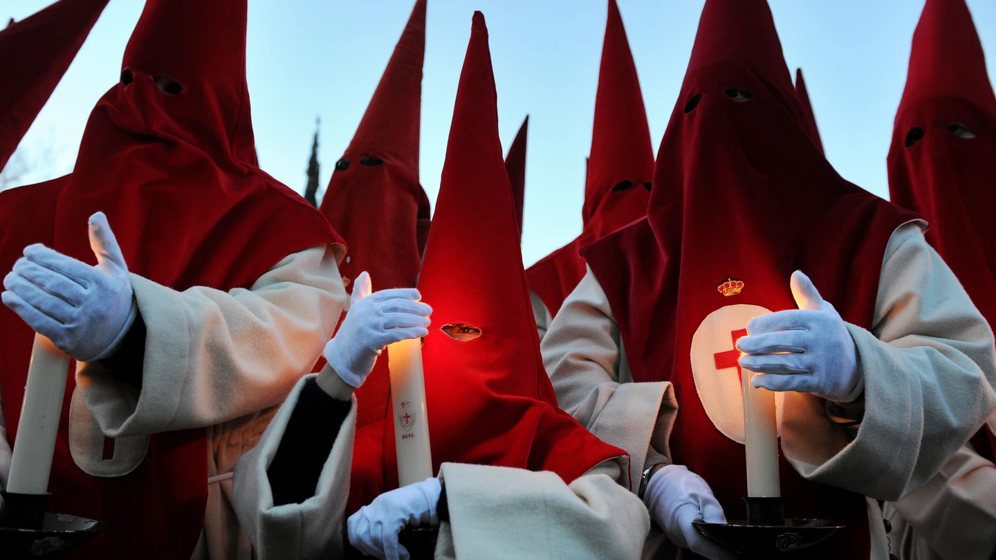 Penitentes de la Cofradía del Silencio en la Semana Santa de Zamora en 2010 Penitentes de la Cofradía del Silencio en la Semana Santa de Zamora en 2010