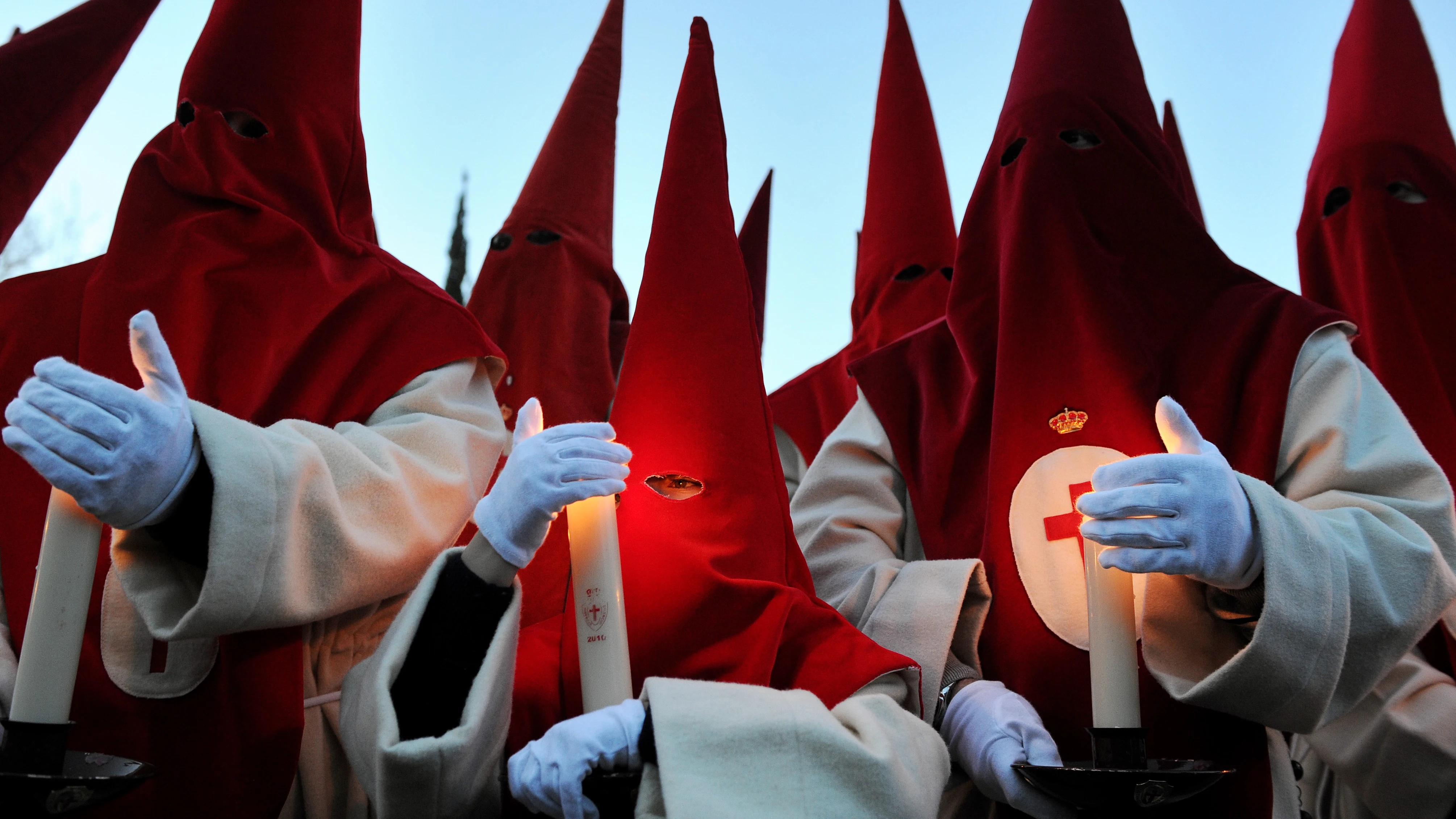 Penitentes de la Cofradía del Silencio en la Semana Santa de Zamora en 2010