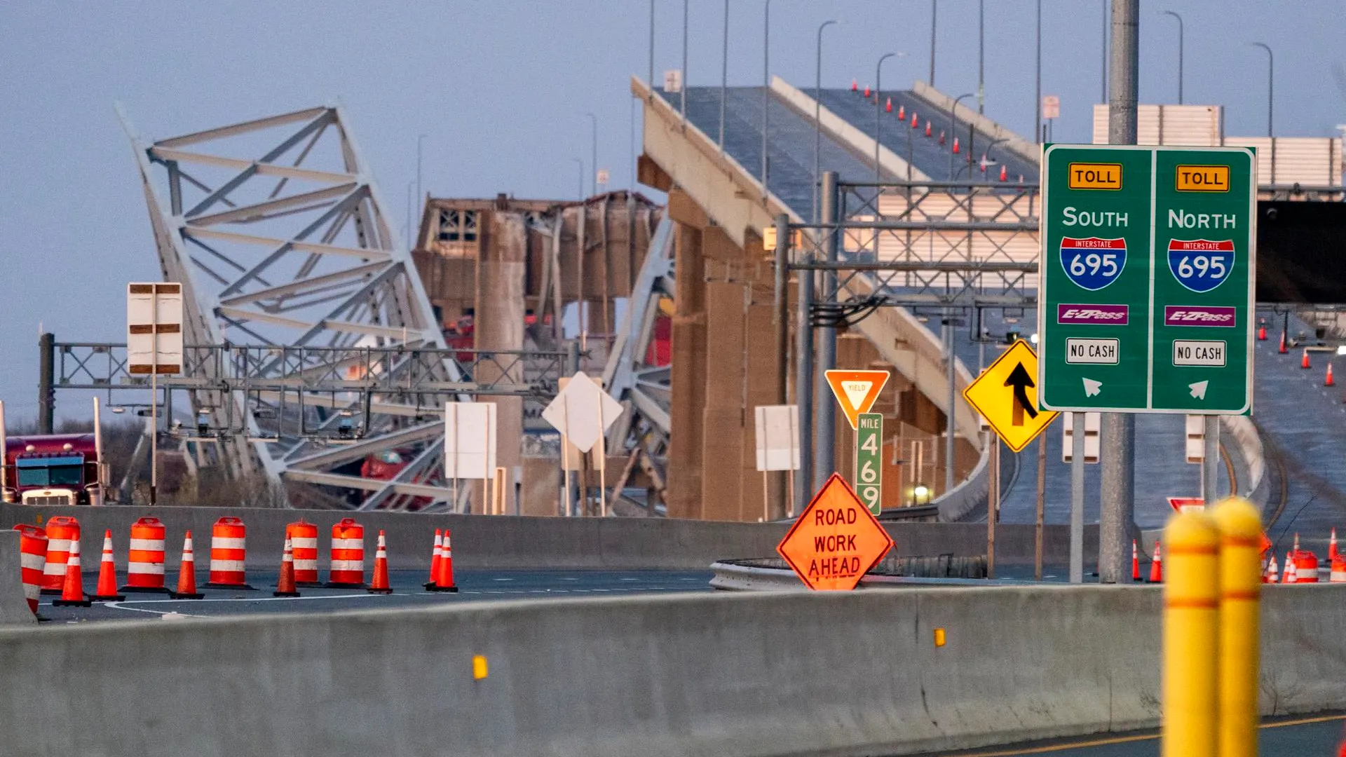 Imagen del puente de Baltimore tras la colisión de un carguero.