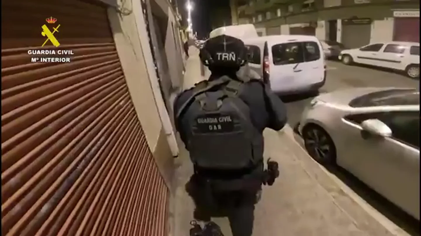 Detienen en Barcelona a un presunto yihadista con conexiones con terroristas de otros países Detienen en Barcelona a un presunto yihadista con conexiones con terroristas de otros países