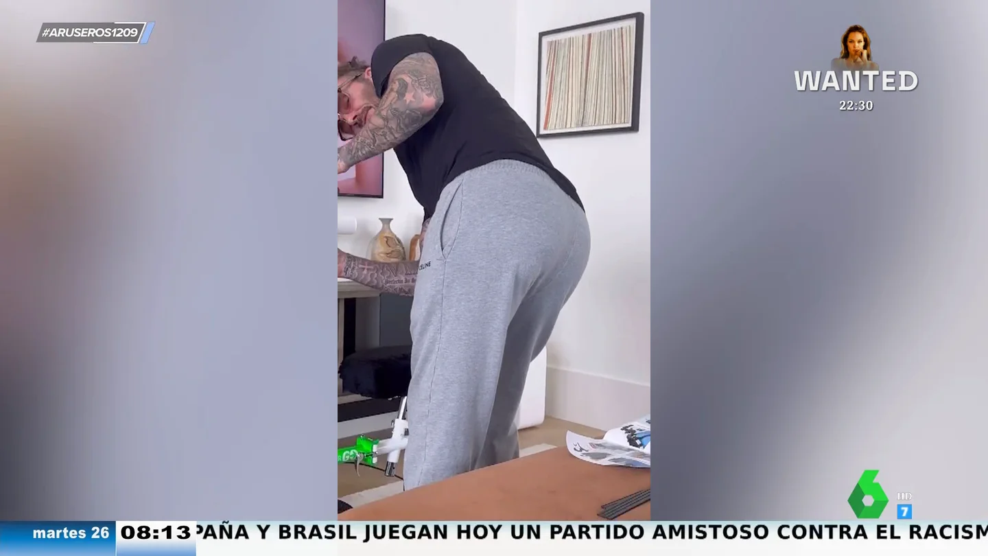 El cómico vídeo de Victoria Beckham grabando en primer plano el culo de su marido: "¿Cómo te va, David?" El cómico vídeo de Victoria Beckham grabando en primer plano el culo de su marido: "¿Cómo te va, David?"