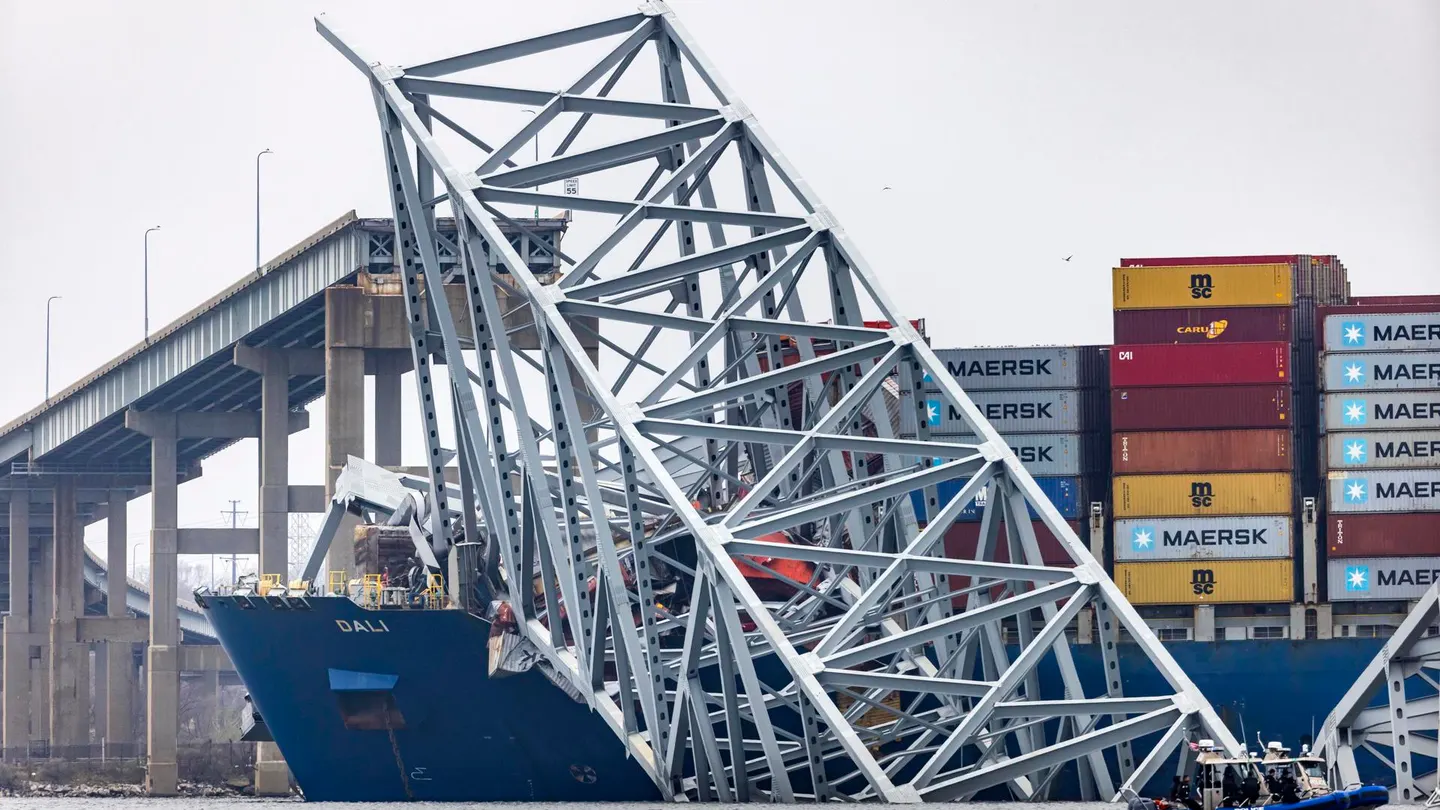 Hallados dos cuerpos en un coche que cayó al agua por el derrumbe del puente de Baltimore Hallados dos cuerpos en un coche que cayó al agua por el derrumbe del puente de Baltimore