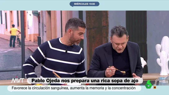Iñaki López alucina con la sopa de ajo de Pablo Ojeda "Ahora mismo tengo que ser uno de los hombres más envidiados de nuestro país", afirma Iñaki López en este vídeo de Más Vale Tarde mientras disfruta de la sopa de ajo que ha cocinado Pablo Ojeda, aprovechando que estamos en Semana Santa.