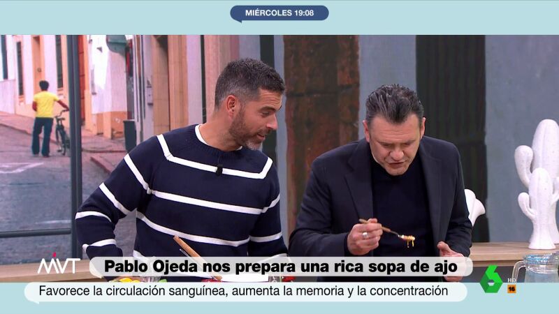 Iñaki López alucina con la sopa de ajo de Pablo Ojeda