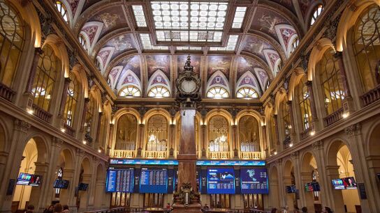 El Ibex cierra en negativo, pero mantiene los 11.000 puntos en la sesi&oacute;n de Jueves Santo