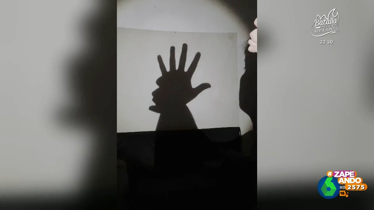 La espectacular escenificación de 'La bomba' de King África con sombras chinescas que acumula millones de 'likes' La espectacular escenificación de 'La bomba' de King África con sombras chinescas que acumula millones de 'likes'