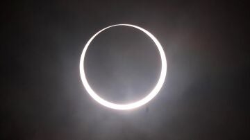 Un eclipse solar en una foto de archivo