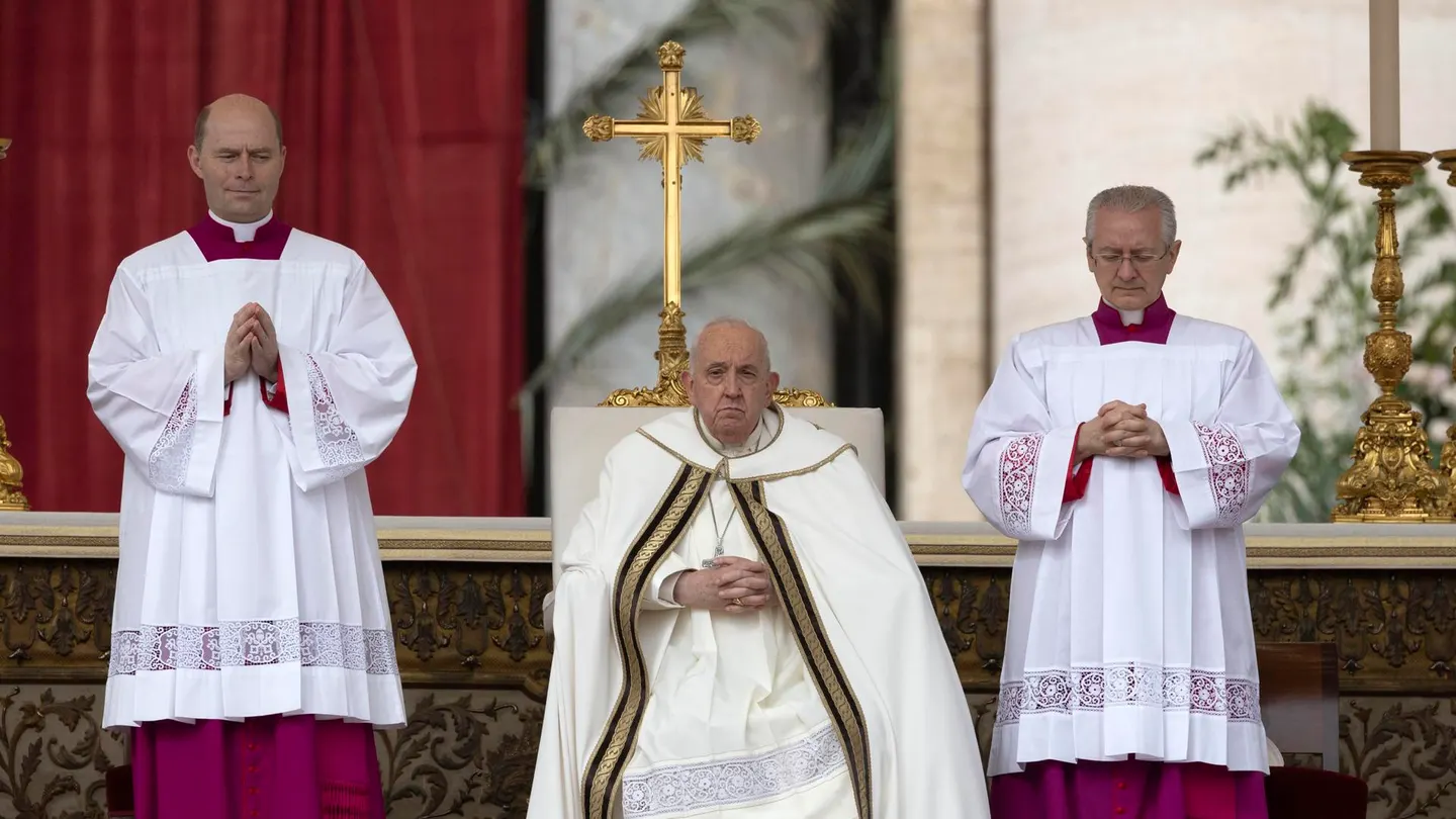 Papa Francisco en la misa de Pascua. San Pedro, Roma. Papa Francisco en la misa de Pascua. San Pedro, Roma.