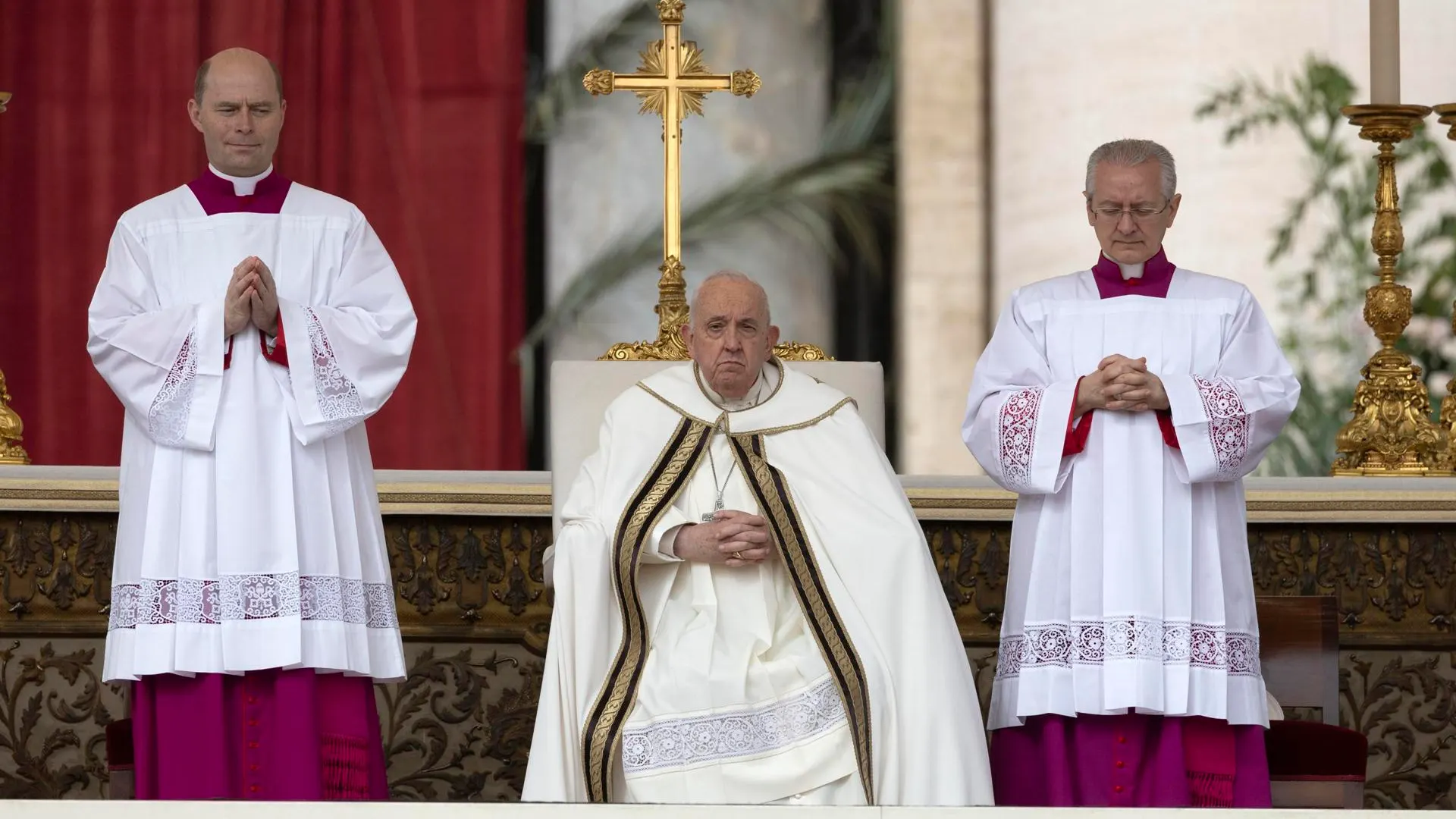 Papa Francisco en la misa de Pascua. San Pedro, Roma.