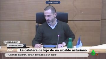 El alcalde de Siero se gasta 10.000 euros en una cafetera para su despacho y bromea con las críticas