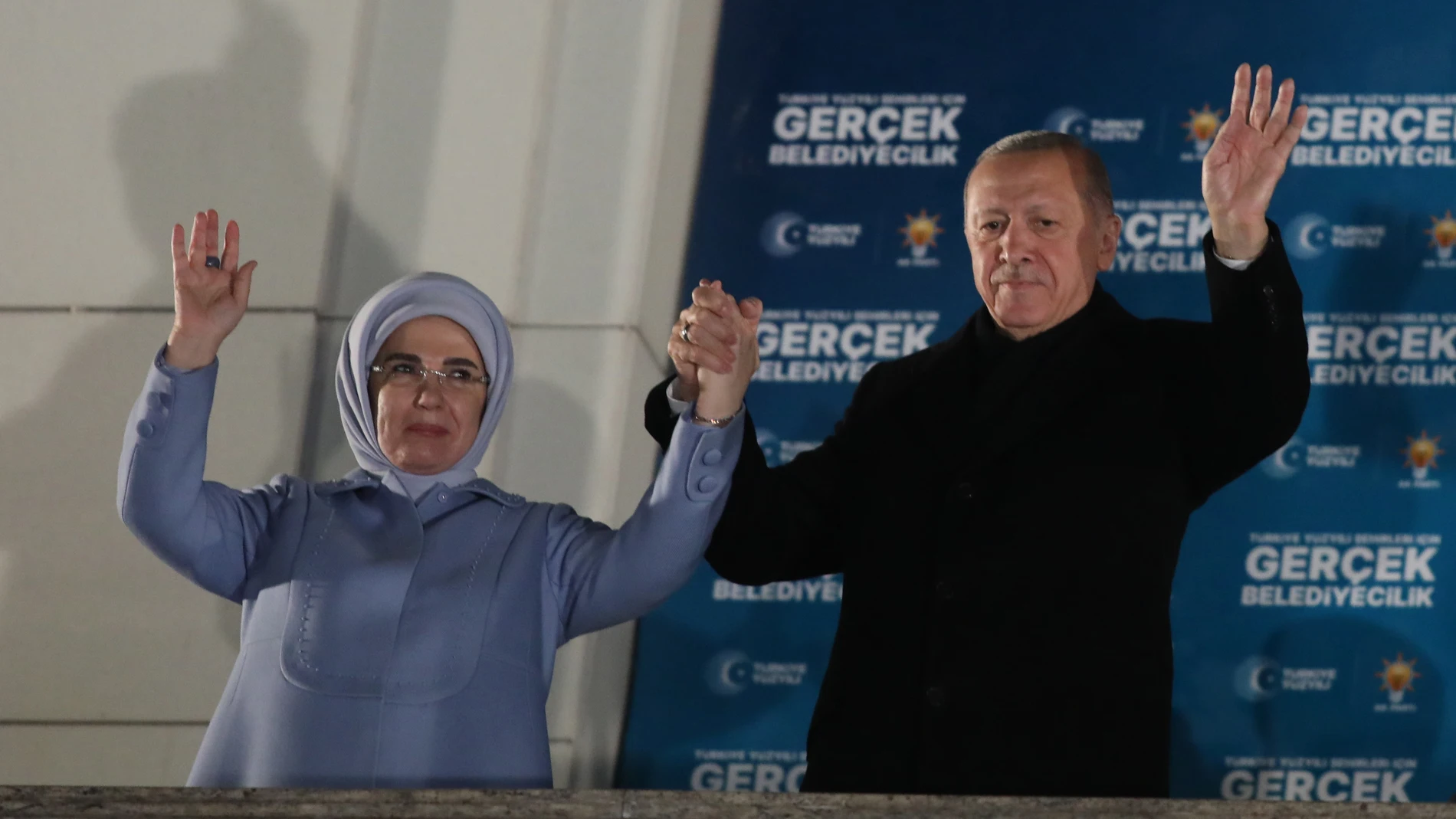 El presidente de Turquía, Recep Tayyip Erdogan, y su esposa Emine tras conocerse el resultado de las elecciones