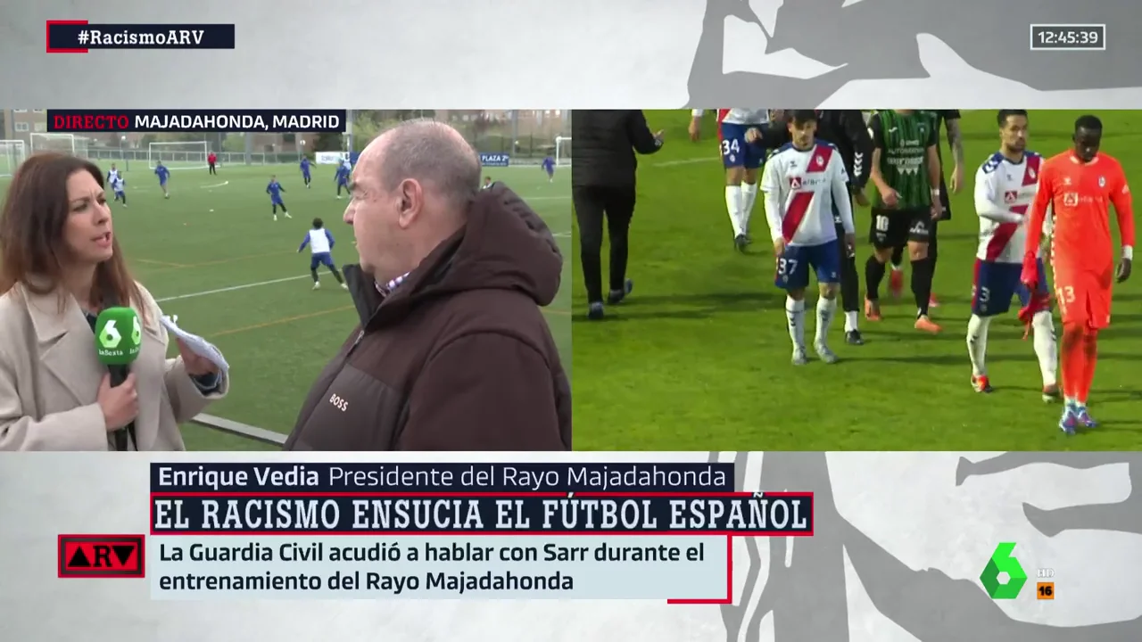 Enrique Vedia confiesa estar "orgulloso" de su equipo tras marcharse del campo por los insultos racistas a Cheikh Sarr