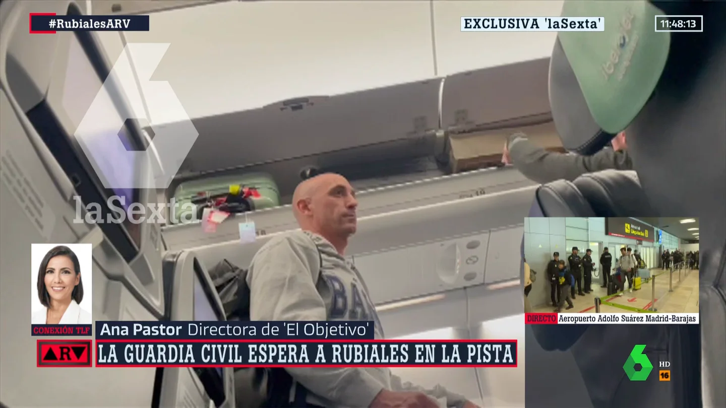 El vuelo "de película" en el que regresó Rubiales a España: "Hubo cuatro desmayos y turbulencias" El vuelo "de película" en el que regresó Rubiales a España: "Hubo cuatro desmayos y turbulencias"