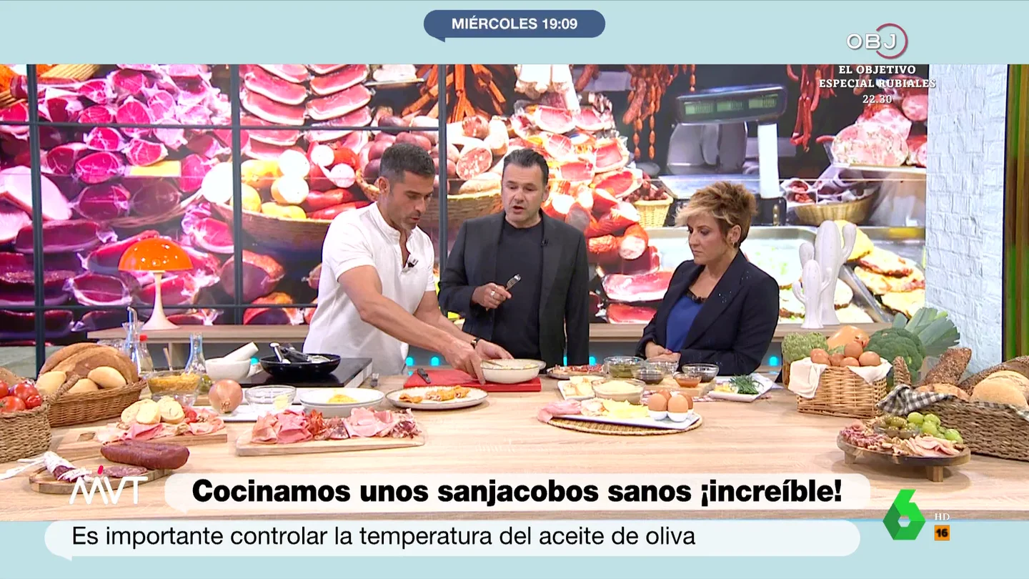 Sí, existe el sanjacobo sano: así lo prepara Pablo Ojeda con un ingrediente 'secreto' y más saludable Pablo Ojeda cocina en Más Vale Tarde varias recetas que demuestran que el embutido y lo sano no están reñidos. En este vídeo, prepara en Más Vale Tarde un plato ideal para hacer con niños: unos 'sanjacobos' en una "versión healthy".