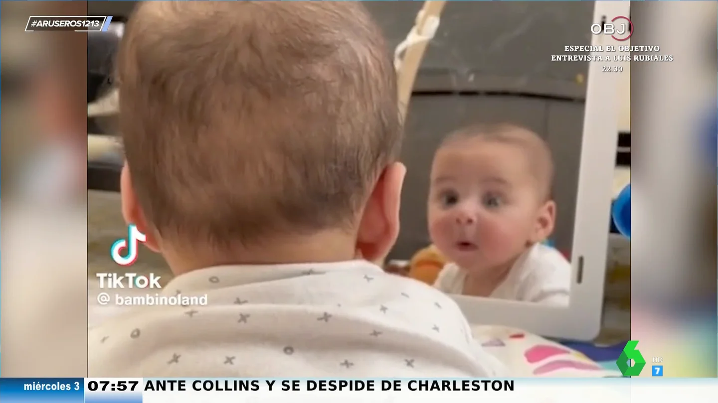La divertida reacción de un bebé cuando se descubre a sí mismo en un espejo La divertida reacción de un bebé cuando se descubre a sí mismo en un espejo