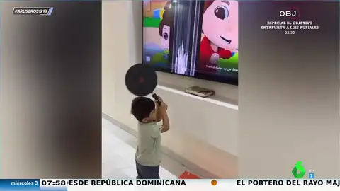 Un niño se lía a sartenazos con el televisor porque sus padres no le ponen sus dibujos preferidos