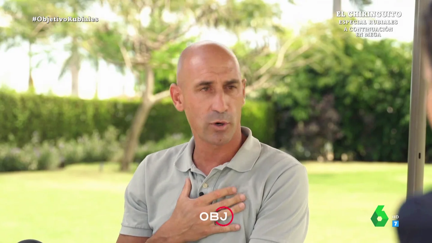 Rubiales no ve delito en su beso a Jenni Hermoso: "¿Se me puede cuestionar a mí porque soy hombre?" Rubiales no ve delito en su beso a Jenni Hermoso: "¿Se me puede cuestionar a mí porque soy hombre?"