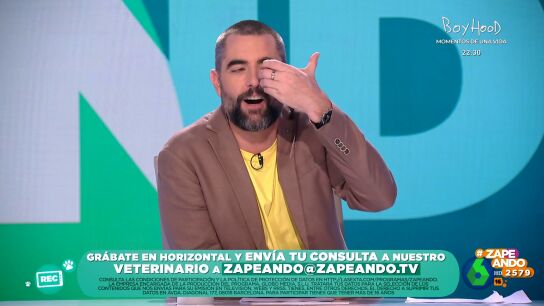 El drama de Dani mateo cuando llama a su madre por videollamada: "Llevo a&ntilde;os hablando con un ojo"