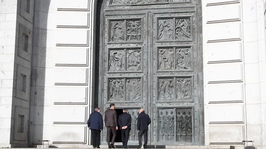 Pedro Sánchez, junto al ministro Víctor Ángel Torres y el secretario de Estado Fernando Martínez en el Valle de Cuelgamuros Pedro Sánchez, junto al ministro Víctor Ángel Torres y el secretario de Estado Fernando Martínez en el Valle de Cuelgamuros