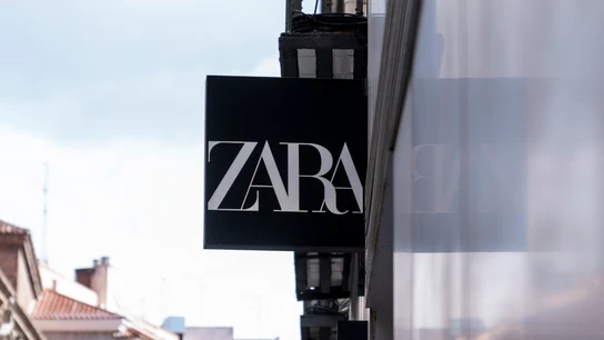 Un cartel de una tienda Zara, a 5 de marzo de 2022, en Madrid (España). Un cartel de una tienda Zara, a 5 de marzo de 2022, en Madrid (España).