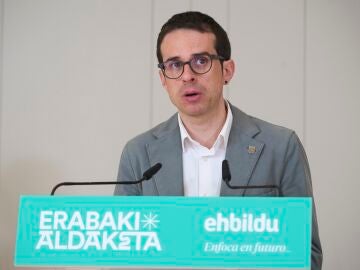 El candidato de EH Bildu, Pello Otxandiano, en la presentaci&oacute;n del programa electoral para 2024