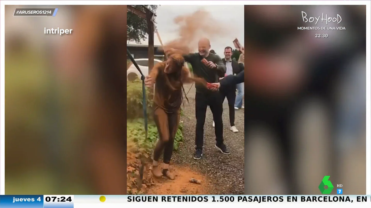 Así te "castigan" en Noruega si no te has casado antes de los 25: "Te atan, te embadurnan y te echan polvos por encima" Así te "castigan" en Noruega si no te has casado antes de los 25: "Te atan, te embadurnan y te echan polvos por encima"