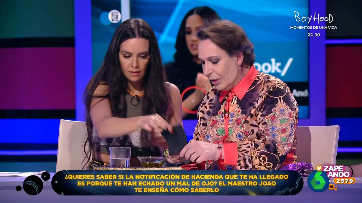 ¿Le han echado un mal de ojo a Cristina Pedroche? La zapeadora lo descubre con un ritual de El Maestro Joao ¿Le han echado un mal de ojo a Cristina Pedroche? La zapeadora lo descubre con un ritual de El Maestro Joao