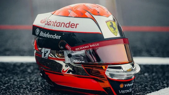 El casco de Charles Leclerc en homenaje a Jules Bianchi El casco de Charles Leclerc en homenaje a Jules Bianchi