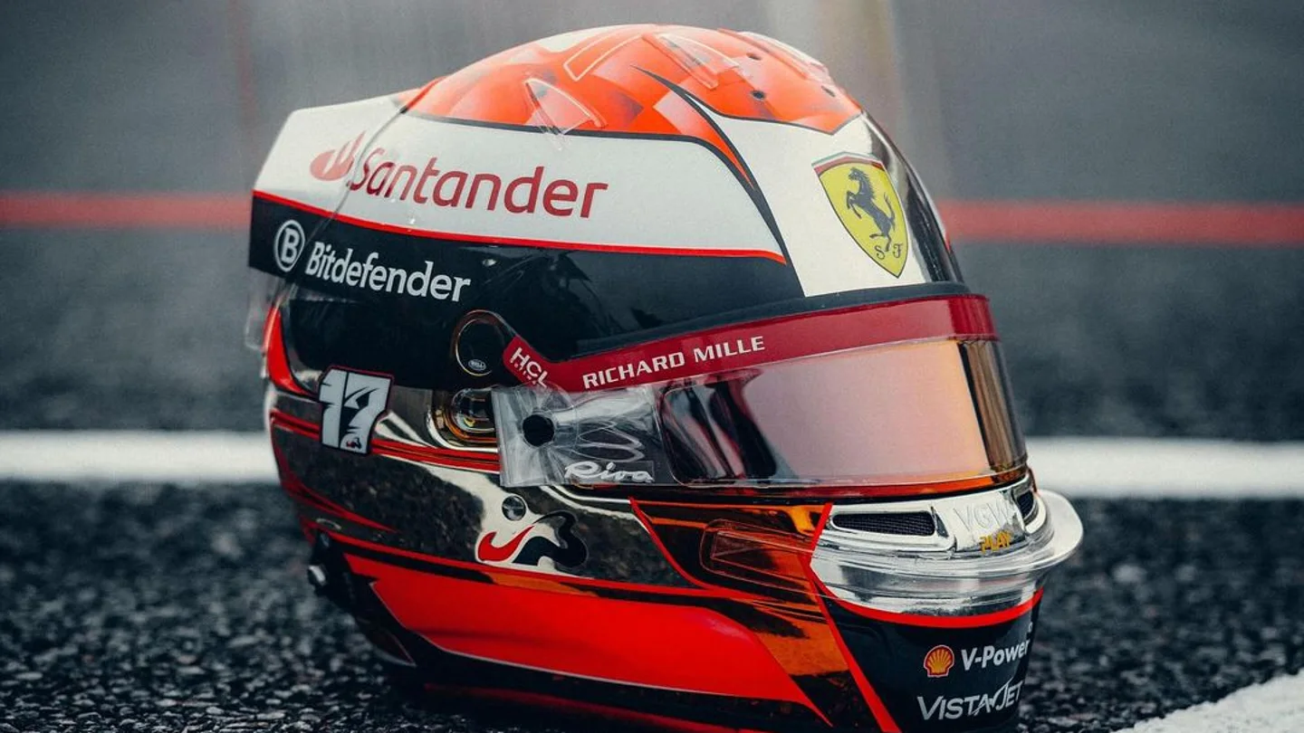 El casco de Charles Leclerc en homenaje a Jules Bianchi El casco de Charles Leclerc en homenaje a Jules Bianchi