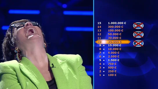 Silvia Abril se la intenta 'liar' a Juanra Bonet en ¿Quién quiere ser millonario? antes de ser eliminada: "¿No ha colado?" Silvia Abril se la intenta 'liar' a Juanra Bonet en ¿Quién quiere ser millonario? antes de ser eliminada: "¿No ha colado?"