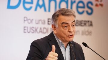 El líder de los populares vascos, Javier de Andrés, interviene durante su presentación oficial como candidato a Lehendakari.