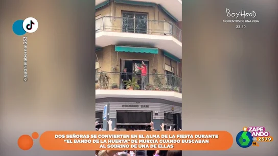 Dos señoras se convierten en el alma de la fiesta del Bando de la Huerta de Murcia Dos señoras se convierten en el alma de la fiesta del Bando de la Huerta de Murcia