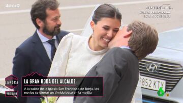 Beso Almeida y Teresa Urquijo recién casados