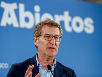 El presidente del Partido Popular, Alberto N&uacute;&ntilde;ez Feij&oacute;o, durante su intervenci&oacute;n en un acto de campa&ntilde;a en Getxo (Bizkaia), este lunes.