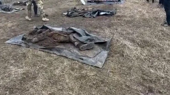 Muertos en tierra de nadie: el reguero de cadáveres inamovibles que retratan la crueldad de la guerra en Ucrania Muertos en tierra de nadie: el reguero de cadáveres inamovibles que retratan la crueldad de la guerra en Ucrania
