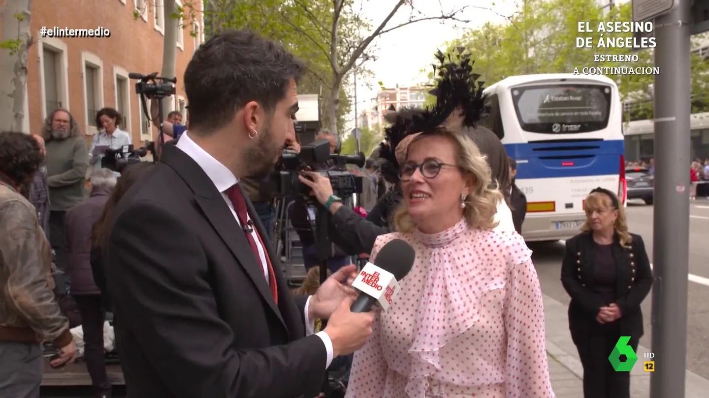 La hermana de Almeida desvela a Isma Juárez detalles de la boda "Nuestros padres están en el cielo y probablemente se ha emocionado pensando en ellos", explica a Isma Juárez Magdalena Martínez-Almeida, hermana del alcalde de Madrid, que en este vídeo de El Intermedio desvela cómo ha sido la ceremonia.