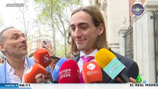 El vídeo de José Luis Martínez-Almeida y Teresa Urquijo en volandas sobre sus invitados al ritmo de Shakira El vídeo de José Luis Martínez-Almeida y Teresa Urquijo en volandas sobre sus invitados al ritmo de Shakira